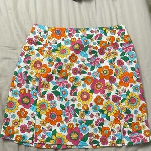 Super cute floral mini skirt size 7!